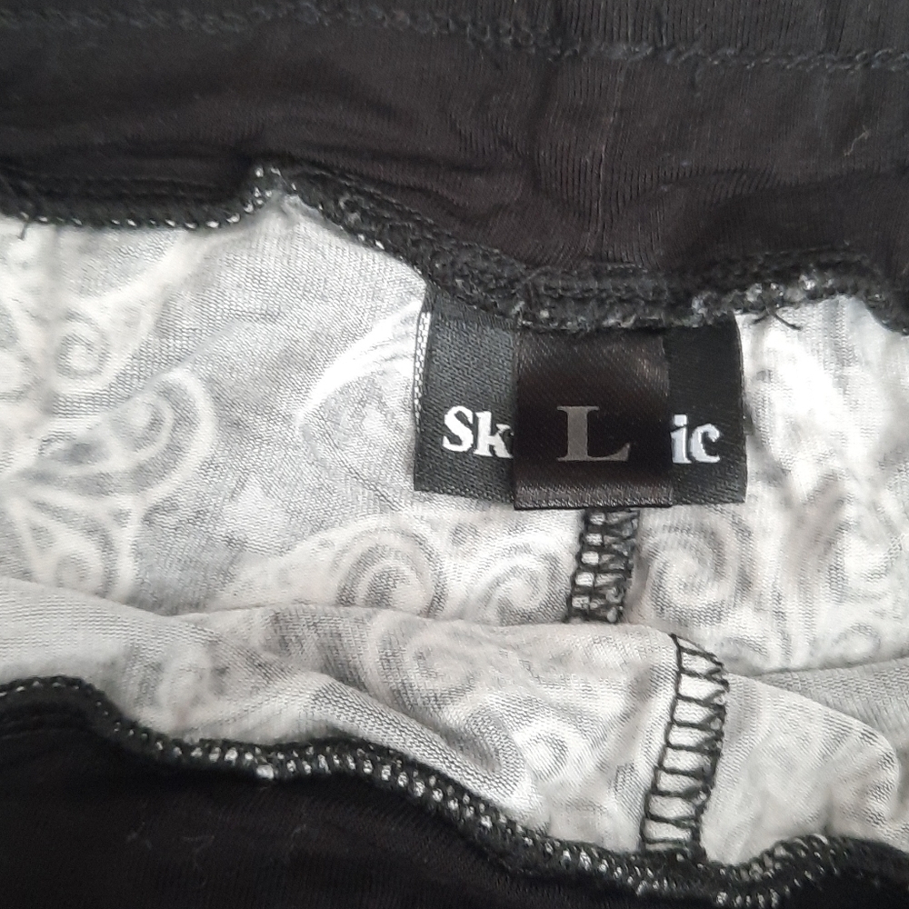 Skullistic Pajama Pants - Picture 5 of 5